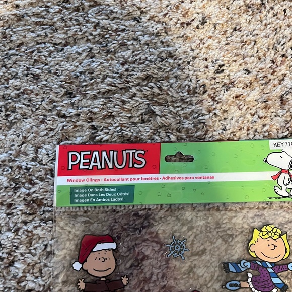 Peanuts Charlie Brown Snoopy REUSABLE Christmas Window Gel Clings New - Picture 5 of 6